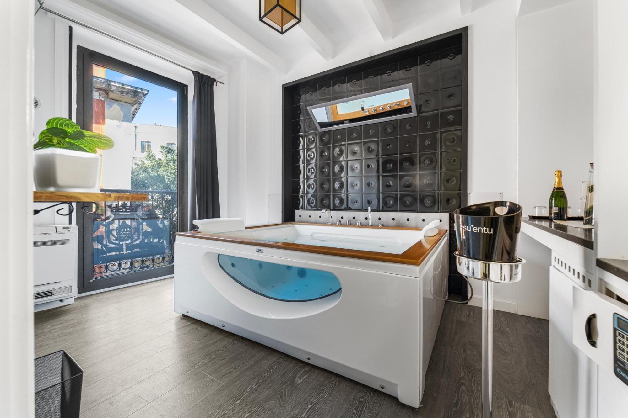 Ukiyo Suites And Rooms Κάλιαρι Εξωτερικό φωτογραφία